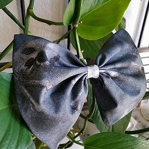 Custom large 7in by 5in skull hair bow